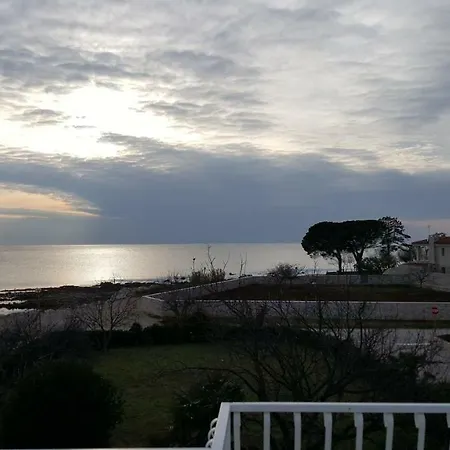 Beachfront Palma 公寓